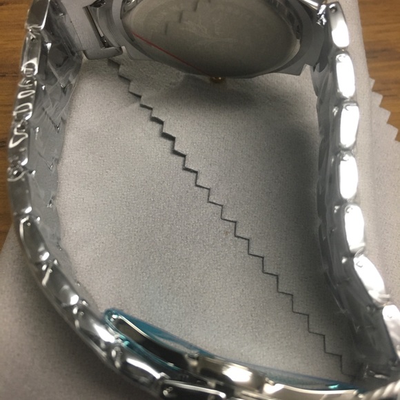 New women’s fashion watch - Picture 4 of 8